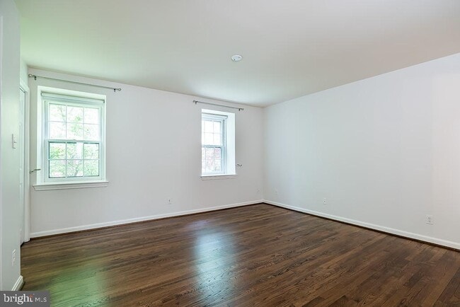 Building Photo - 3500 Hamlet Pl