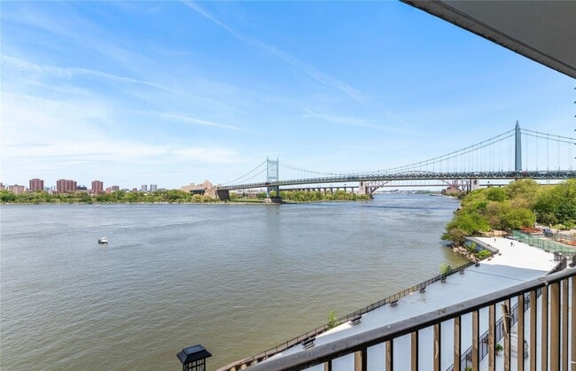 Building Photo - QShore