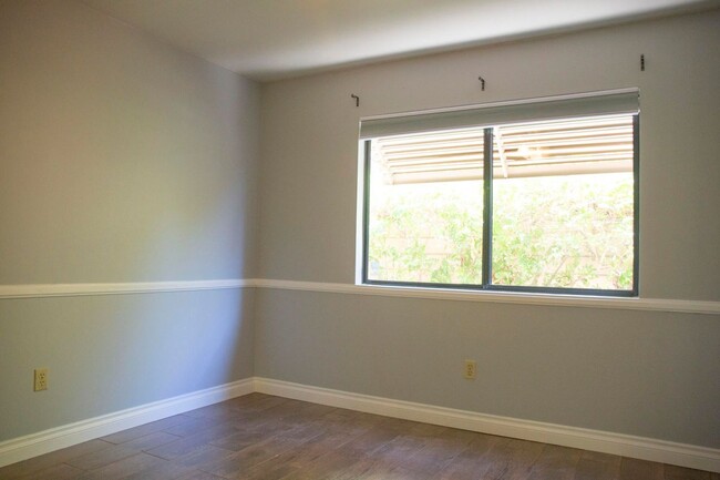 Building Photo - 40588 Clover Ln