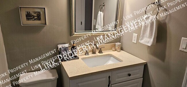 Building Photo - 2433 Meade Cir