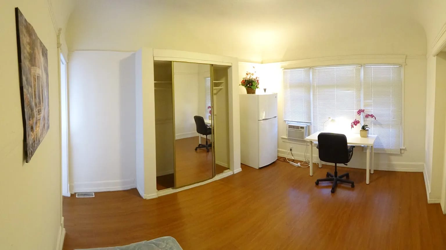 Building Photo - 1142 W 37th Pl