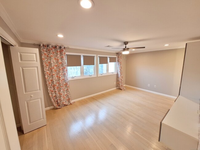 Building Photo - 238 Skyview Dr