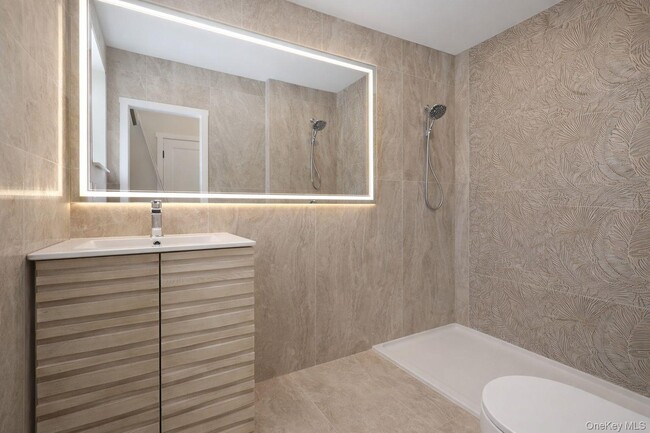 Building Photo - 52 Roe Ave