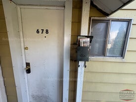 Building Photo - 678 N Water Ave