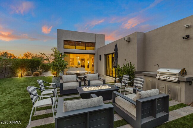 Building Photo - 5841 N Echo Canyon Cir