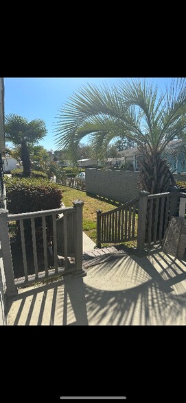 Building Photo - 881 Whaler Pl