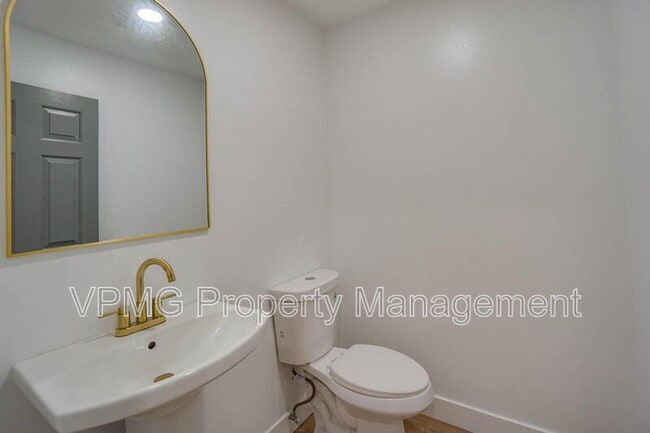 Building Photo - 423 NW 153rd St
