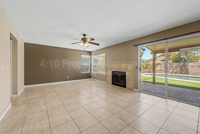 Building Photo - 3236 E Hiddenview Dr