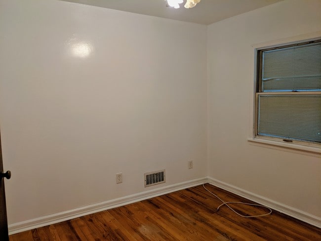 Building Photo - 1072 Amboy Ave