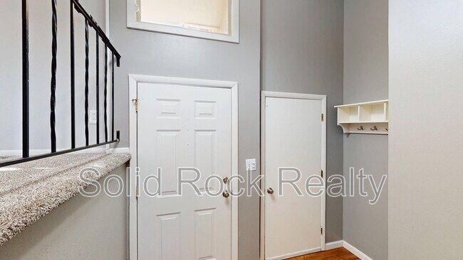 Building Photo - 6505 Wicklow Cir E