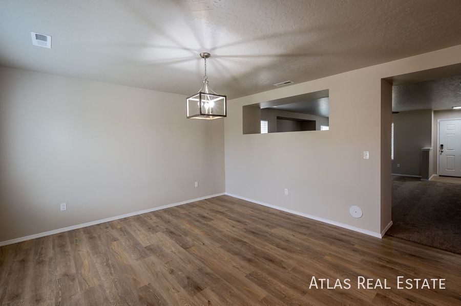 Building Photo - 20363 Stockbridge Way