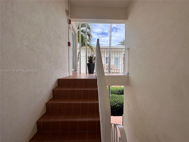 Building Photo - 1100 Venetian Way