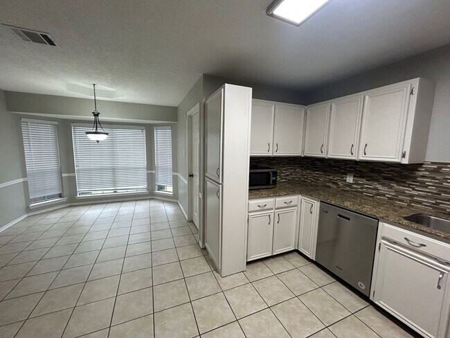 Building Photo - Updated Midway Corner Lot