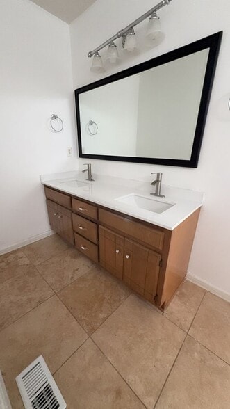 Building Photo - 6240 Rocky Top Dr