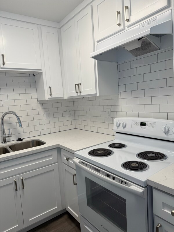 Building Photo - 966 W 11th St