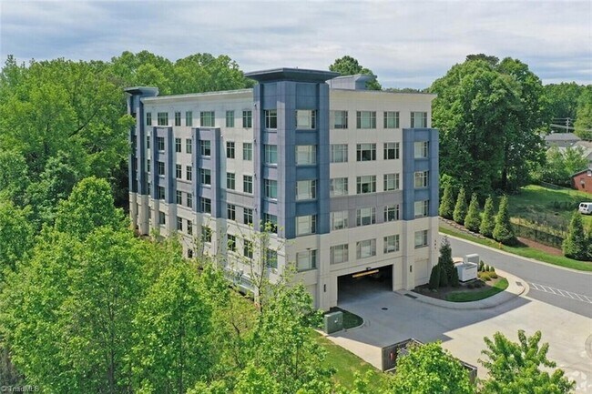 Building Photo - 1600 W 1st St