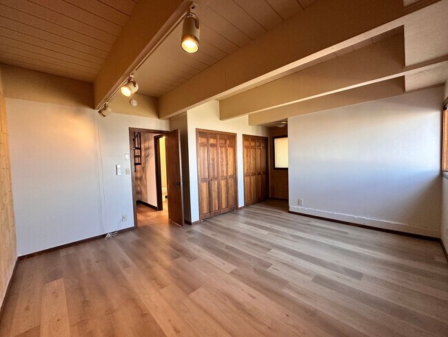 Building Photo - 10747 SW Mintken Ln