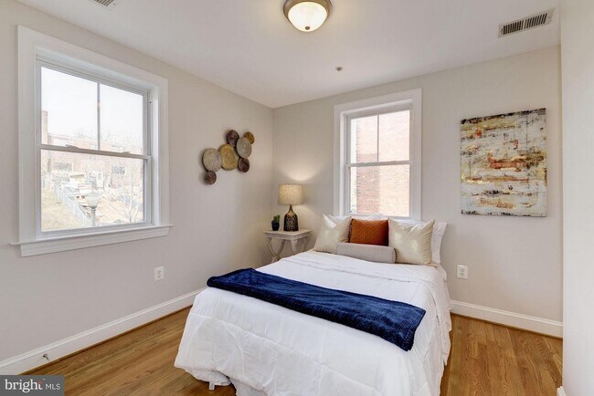 Bedroom - 1927 3rd St NE