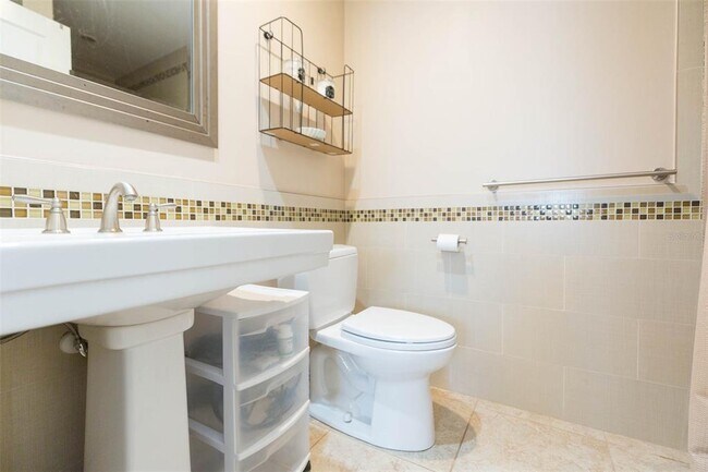 Building Photo - 4206 W Wisconsin Ave