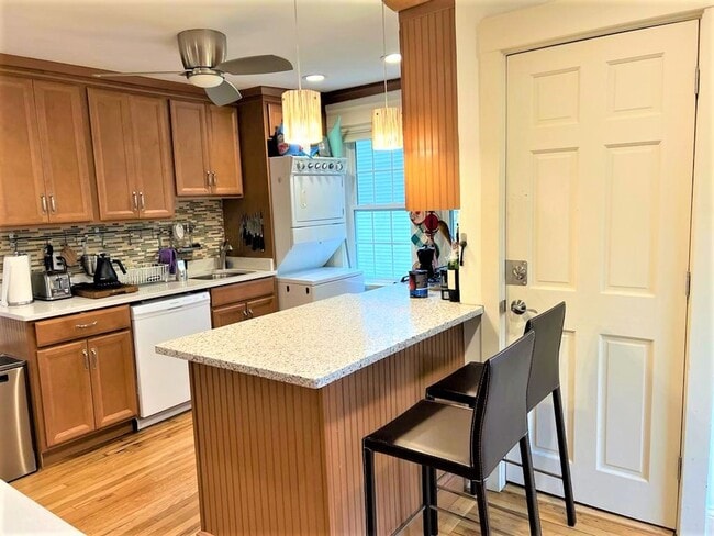 Building Photo - Boston Rental! A GREAT LOCATION to live in...