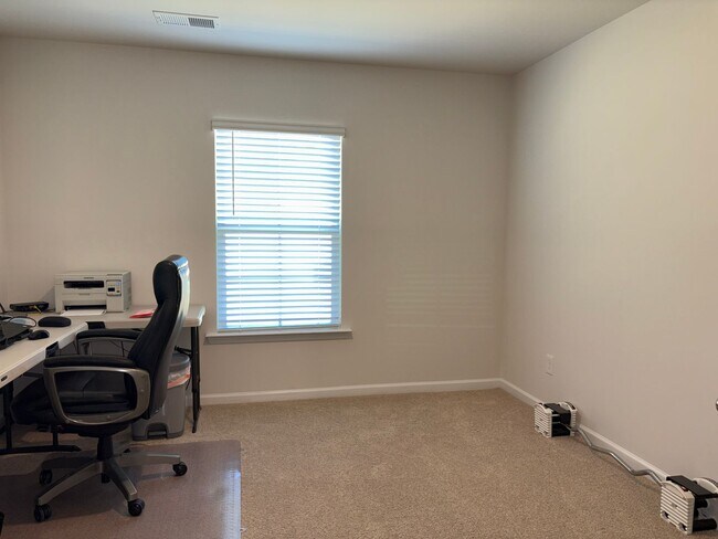 Building Photo - 4 Bedroom, 2 Bathroom House in Trinity!