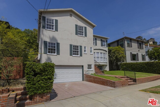 Building Photo - 2547 Canyon Dr