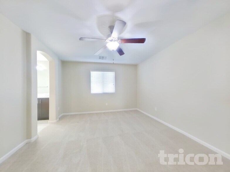 Building Photo - 12551 W Hummingbird Terrace