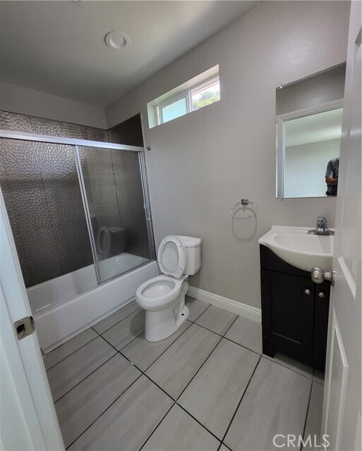 Building Photo - 1351 W 58th St