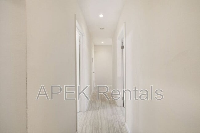 Building Photo - 1425 Vía Soledad