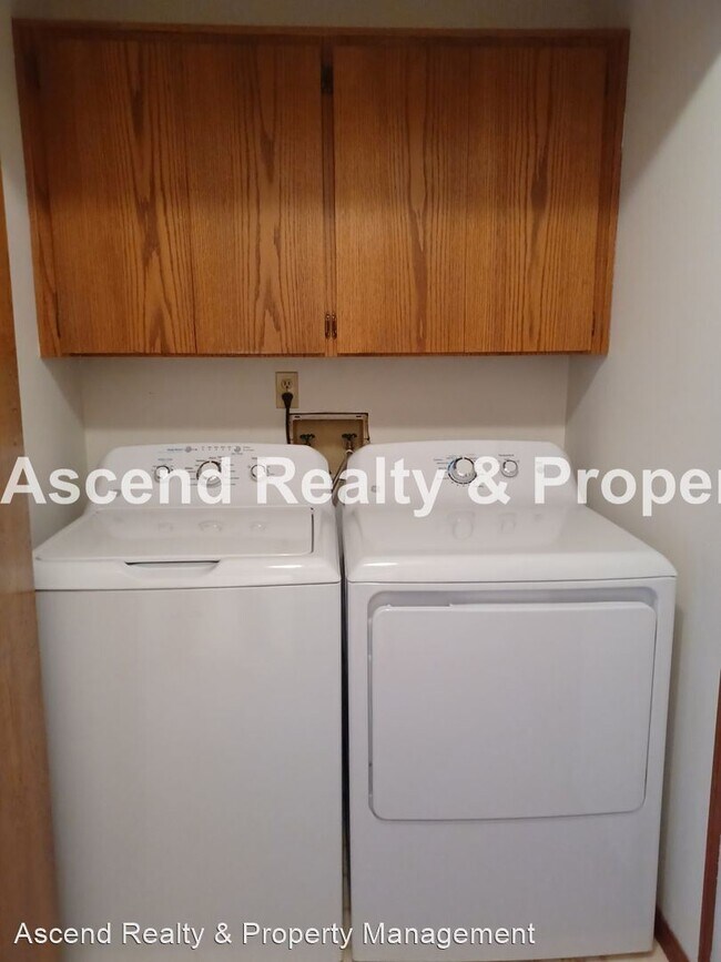 Building Photo - 3 br, 2 bath House - 10780 SW Summer Lake Dr