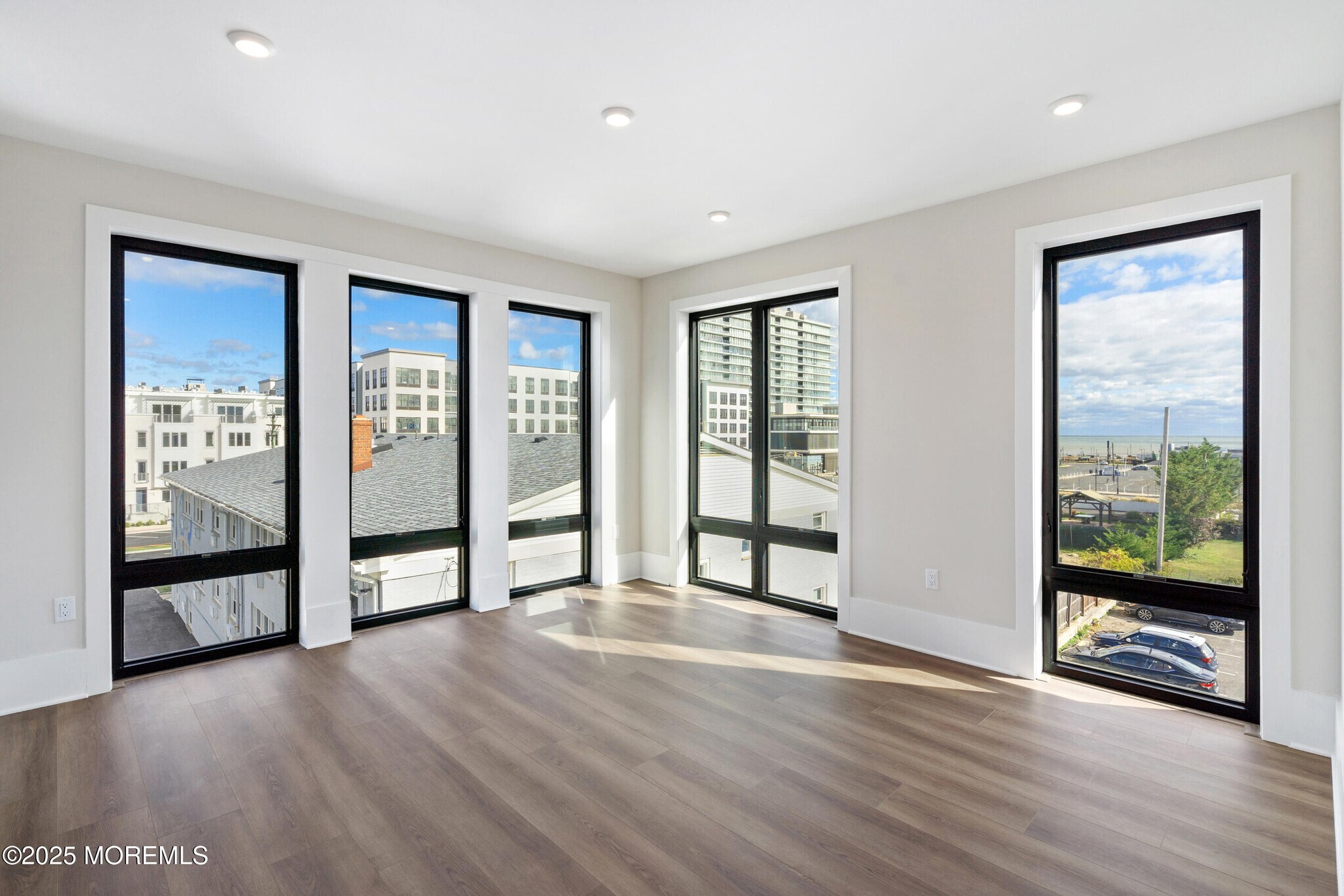 Building Photo - 215 2nd Ave