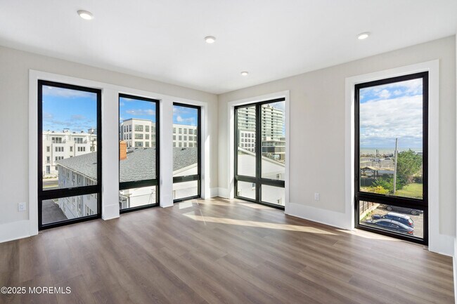 Building Photo - 215 2nd Ave