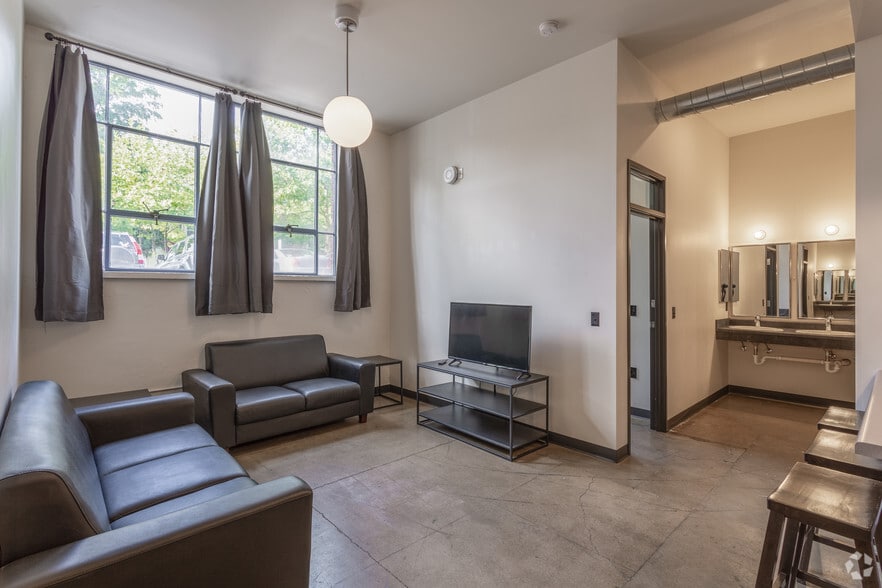 4BR, 2BA - School House Lofts