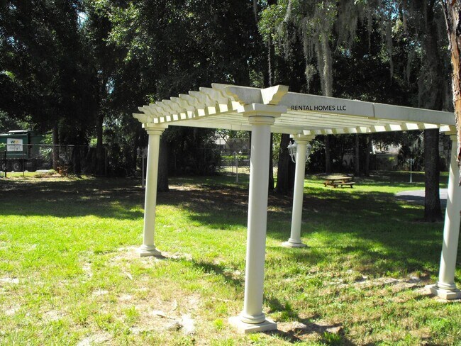 Building Photo - Two Bedroom One Story Townhouse close to A...