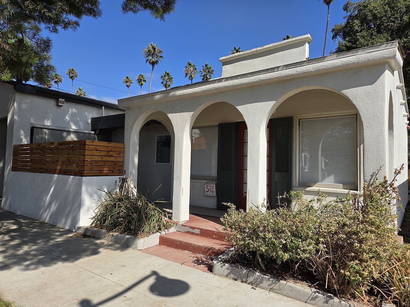 Building Photo - 512 De la Vina St