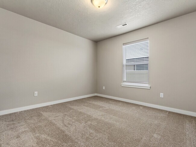 Building Photo - 7807 S Dewberry Way