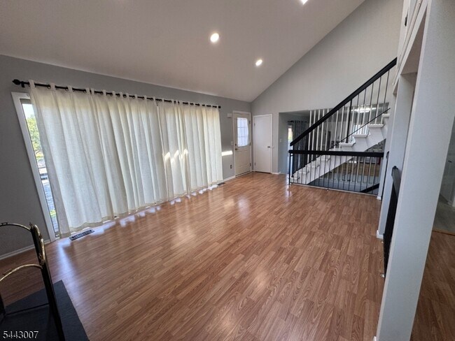 Building Photo - 3811 Bloomingdale Dr