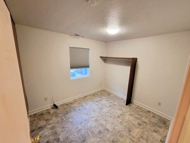 Building Photo - APPROVED APPLICATION* Charming 3 Bedroom Cottage with Private Patio in Lewiston, ID