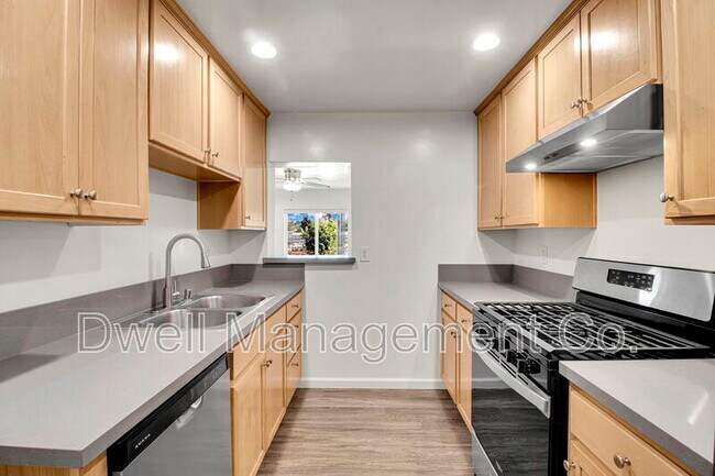 Building Photo - 9105 Rosedale Dr