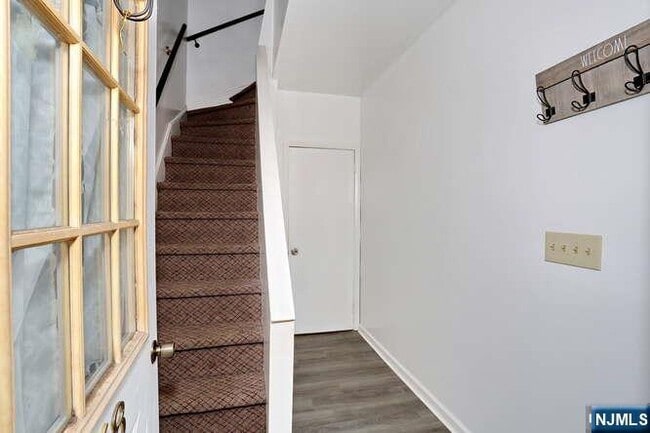 Building Photo - 68 Mohawk Ave