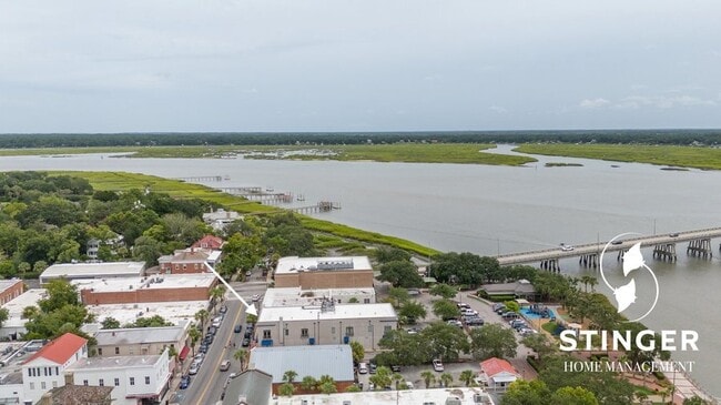 Building Photo - 700 Bay St