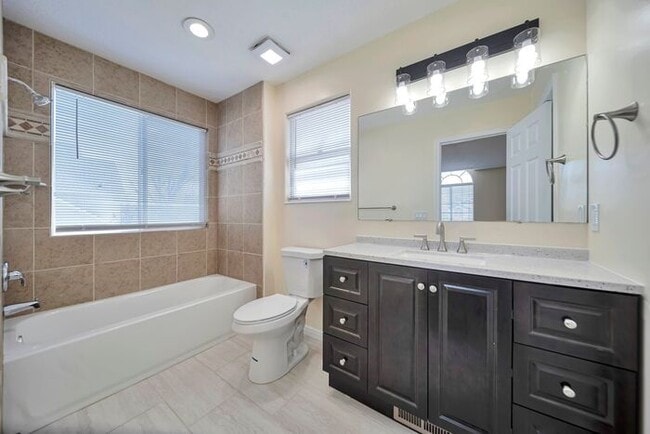 Building Photo - Awesome remodel home in great location w a...