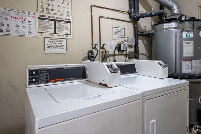 Laundry on-site - 536 S. Flower St