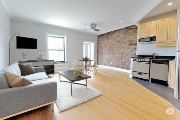 Primary Photo - 424 E 9th St