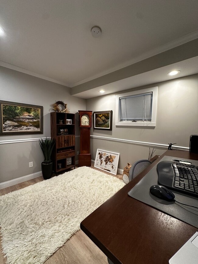 Building Photo - Spacious 3 Bed | 2 Bath in Prime Somerville Location with 2 parking!