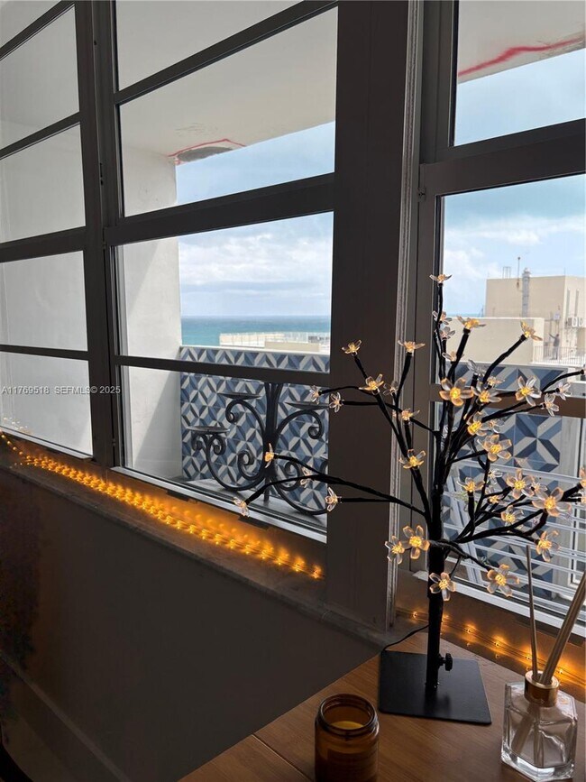 Building Photo - 100 Lincoln Rd