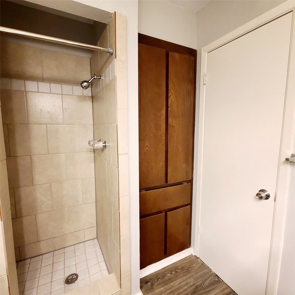 Building Photo - 1026 Brookshire Cir