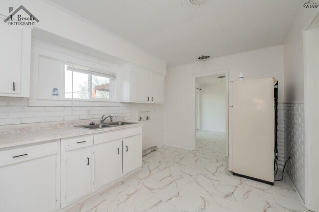 Building Photo - 1624 Sunnyside Ln