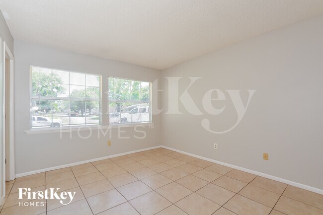 Building Photo - 121 Summerset Dr