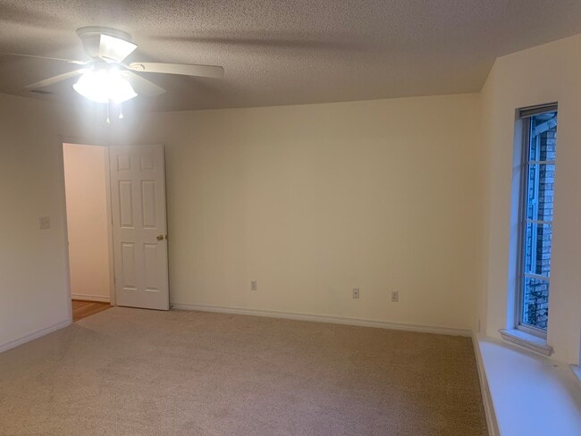 Building Photo - 343 Ruckel Dr